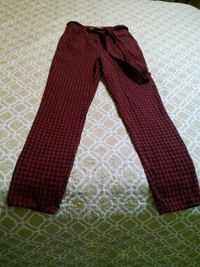 DAZZ SIZE SMALL MAROON HOUNDSTOOTH PANTS NWOT